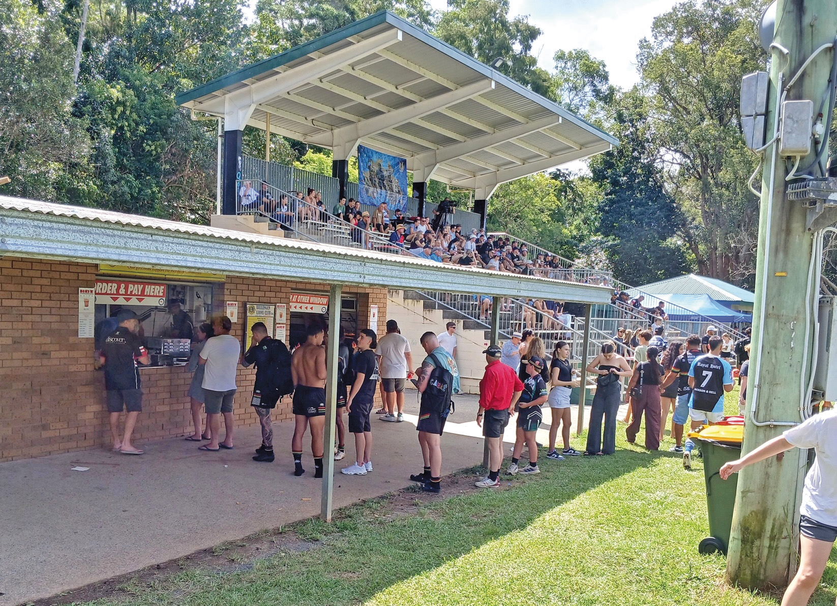 Another crowd line-up